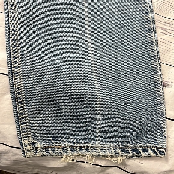 Levi relaxed signature 38x32 distressed denim jeans - Picture 3 of 12